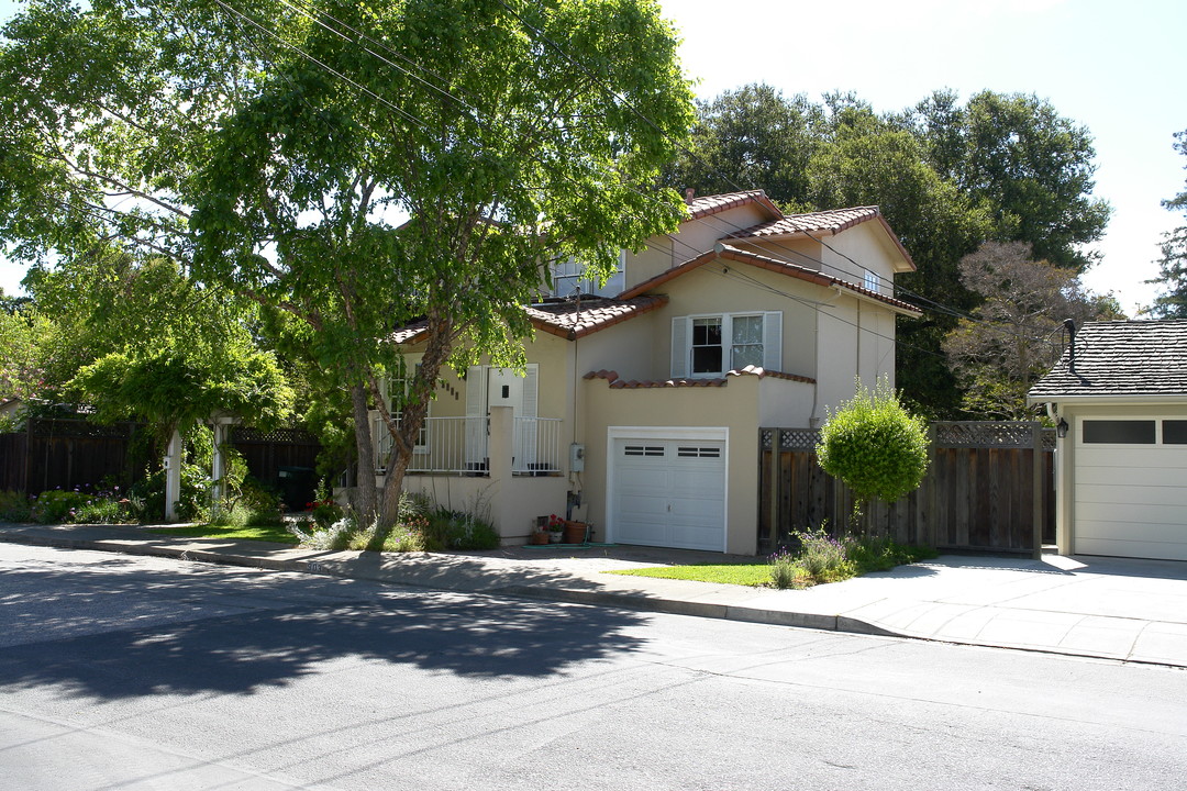 903 Roble Ave in Menlo Park, CA - Building Photo