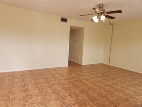 2458 Columbia Dr in Clearwater, FL - Building Photo - Building Photo