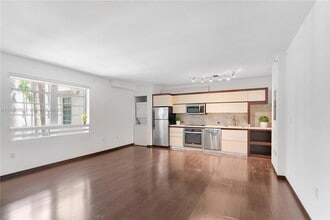 435 21st St, Unit 212 in Miami Beach, FL - Building Photo - Building Photo