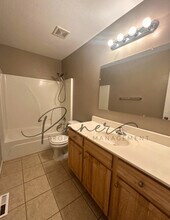 1017 NW Willow Dr in Grain Valley, MO - Building Photo - Building Photo