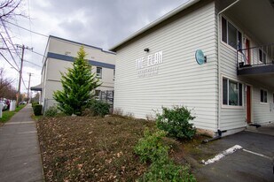 7556 N Ida Ave in Portland, OR - Building Photo