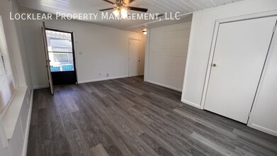 9049 Jefferson Ave in Jacksonville, FL - Foto de edificio - Building Photo