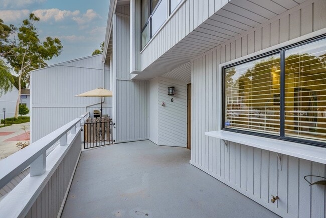 6 Goodwill Ct in Newport Beach, CA - Building Photo - Building Photo