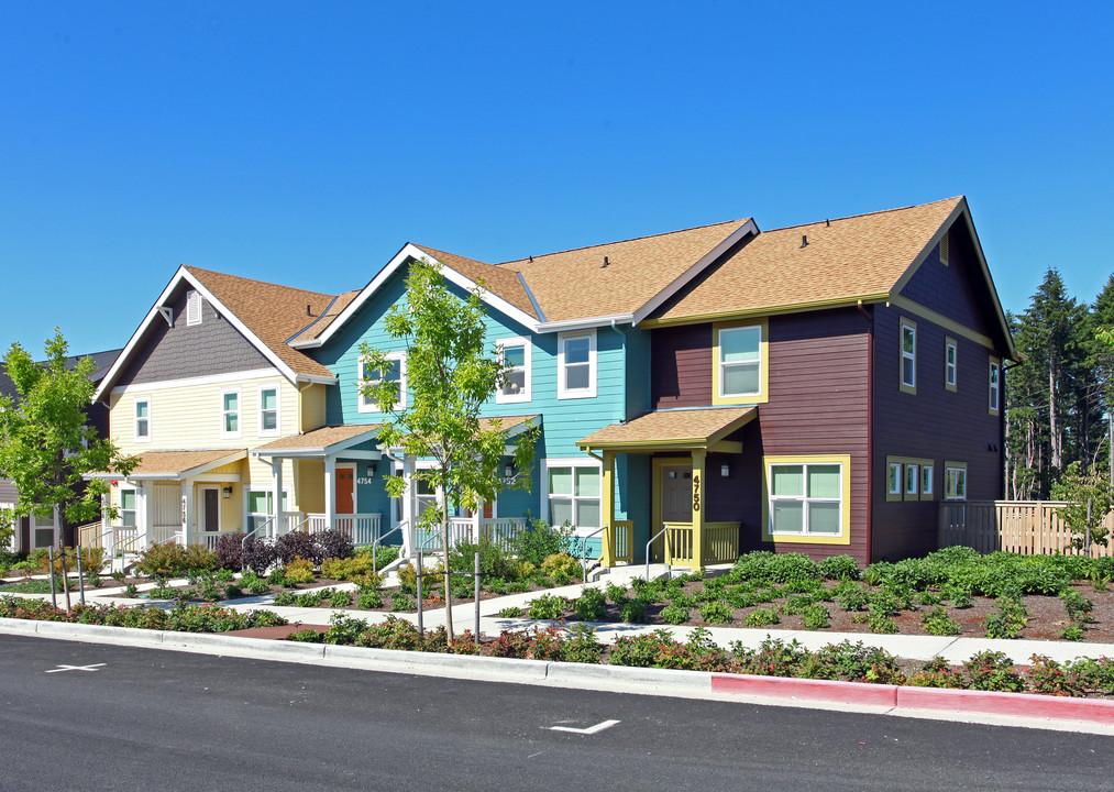 Bay Vista South in Bremerton, WA - Foto de edificio