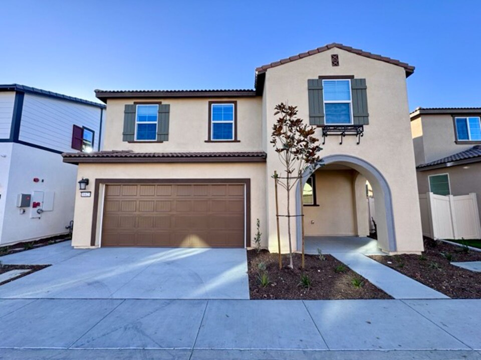 36623 Camino Spgs Ave in Murrieta, CA - Building Photo