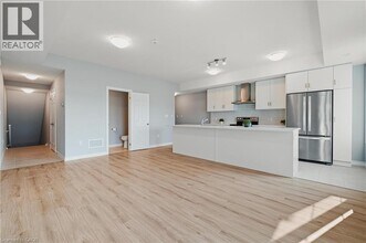 104 Lomond Ln in Kitchener, ON - Building Photo - Building Photo