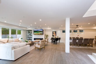 9401 Kirkside Rd in Los Angeles, CA - Foto de edificio - Building Photo