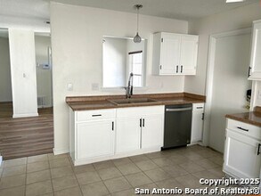 6846 Avila in San Antonio, TX - Building Photo - Building Photo