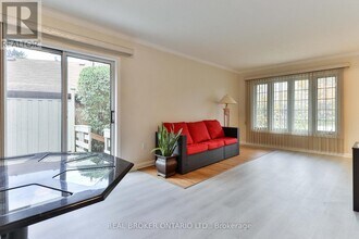 32 Christina Crescent in Toronto, ON - Building Photo - Building Photo