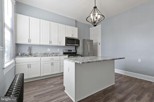 2739 N Calvert St in Baltimore, MD - Building Photo