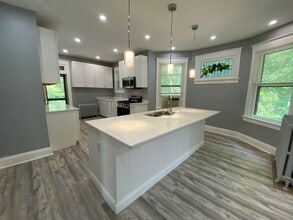 1660 Bruce Ave, Unit 2 in Cincinnati, OH - Building Photo - Building Photo