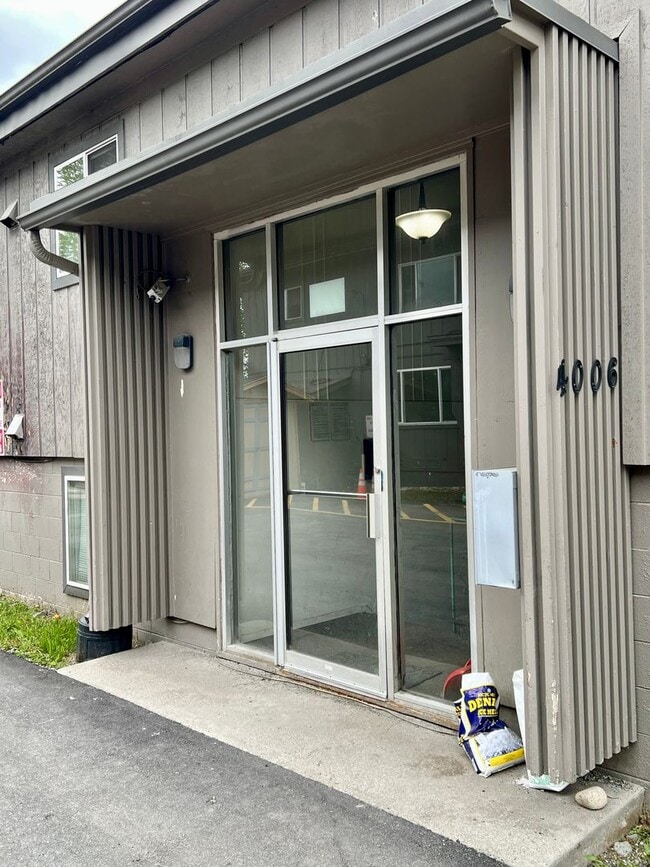 4006 Iowa Dr in Anchorage, AK - Building Photo - Building Photo