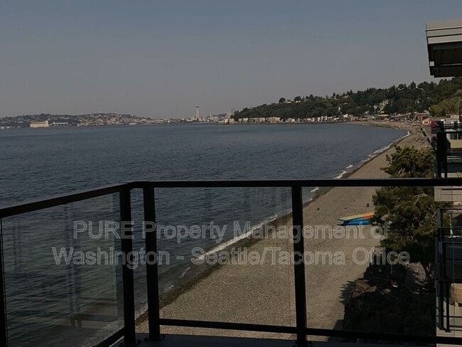 3055 Alki Ave SW in Seattle, WA - Building Photo - Building Photo