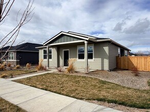 440 NE Union Loop in Prineville, OR - Building Photo - Building Photo