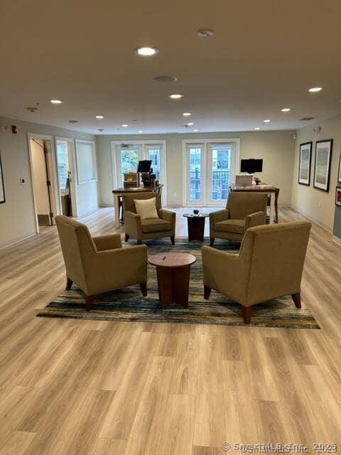 100 Glenbrook Rd in Stamford, CT - Building Photo - Building Photo