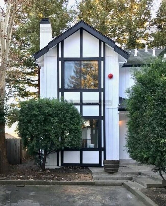 2745 Pine St in Napa, CA - Building Photo - Building Photo