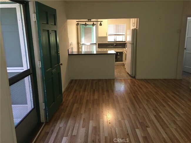 4933 Cahuenga Blvd in Los Angeles, CA - Building Photo - Building Photo