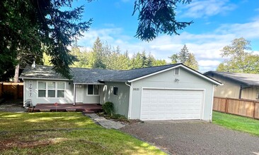 26121 Circle Dr NW in Poulsbo, WA - Building Photo - Building Photo