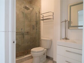 9165 Fontainebleau Blvd in Miami, FL - Building Photo - Building Photo