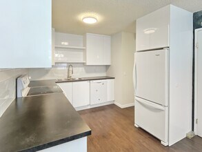4769 Hubalta Rd SE in Calgary, AB - Building Photo - Building Photo