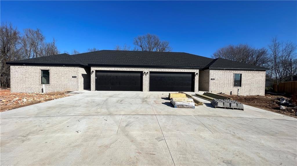 205 Tricha Cir SW in Gravette, AR - Building Photo