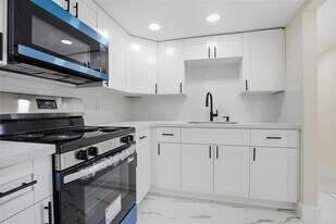 3704 Broadway, Unit 205 in Ft. Myers, FL - Building Photo