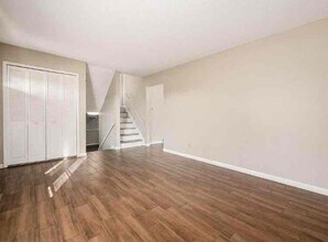 5676 Dorsey Dr in Columbus, OH - Foto de edificio - Building Photo