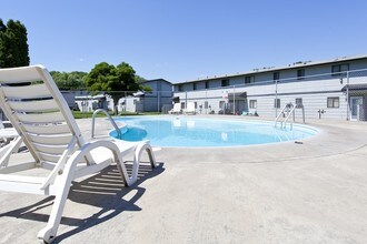 Townhouse Villas in Hermiston, OR - Building Photo - Building Photo