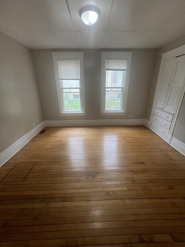 property at 1091 Bush Ave