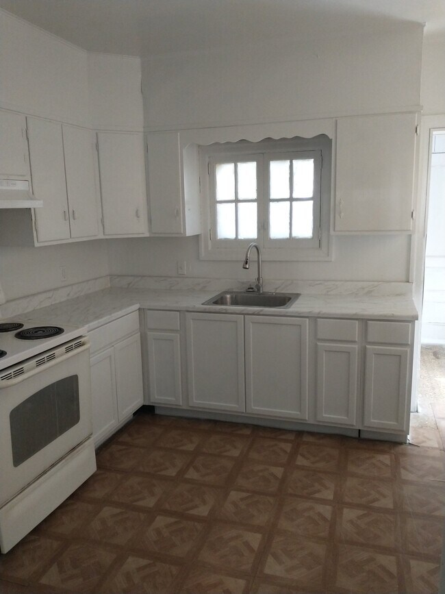 434 W Fisher Ave, Unit 0100 in Philadelphia, PA - Building Photo - Building Photo