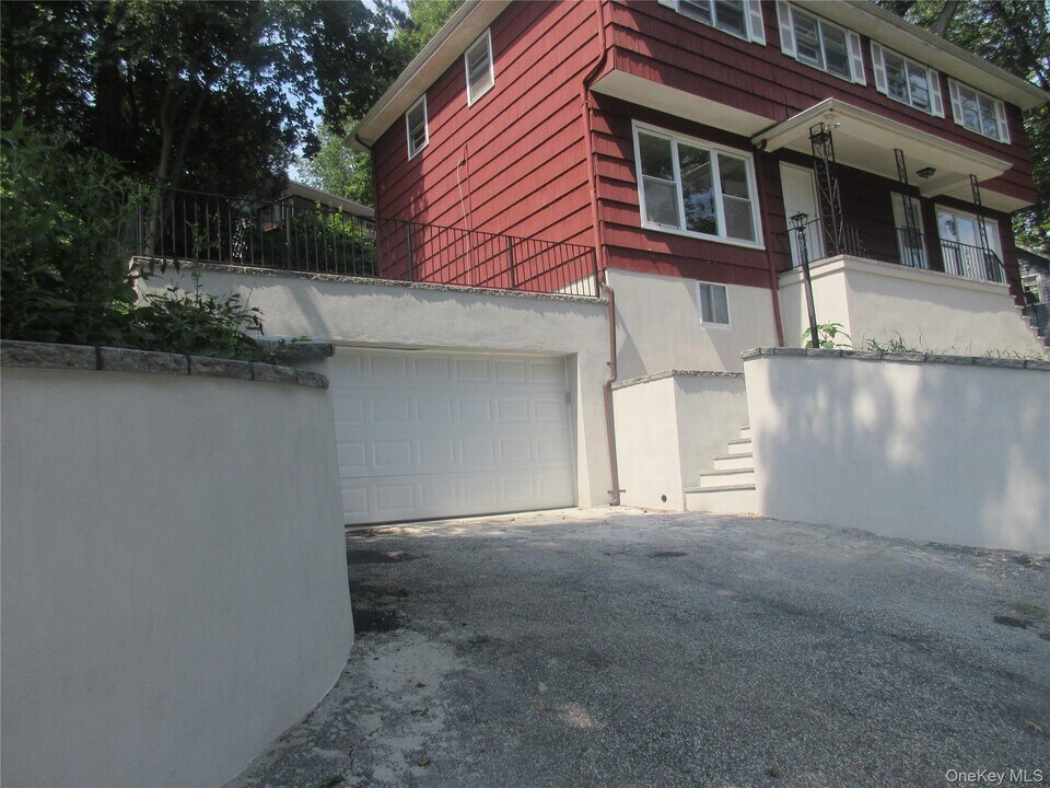 1 Prospect Ave in Nyack, NY - Building Photo