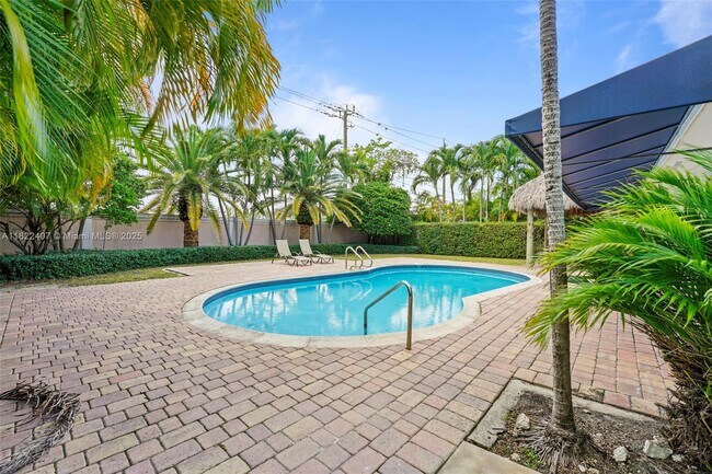12730 Ixora Rd in North Miami, FL - Building Photo - Building Photo
