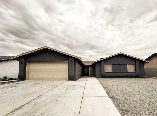 property at 4197 S Boxwood Ave