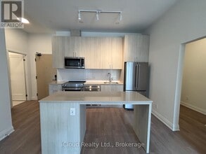 3250 Carding Mill Trail in Oakville, ON - Building Photo - Building Photo