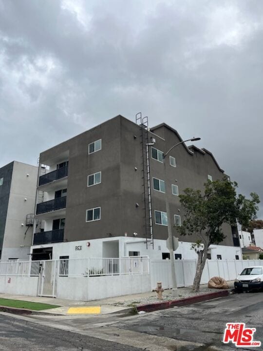 8631 Olin St in Los Angeles, CA - Building Photo - Building Photo