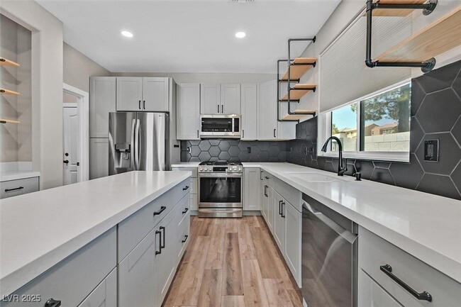 property at 2924 S Rain Lily Ct