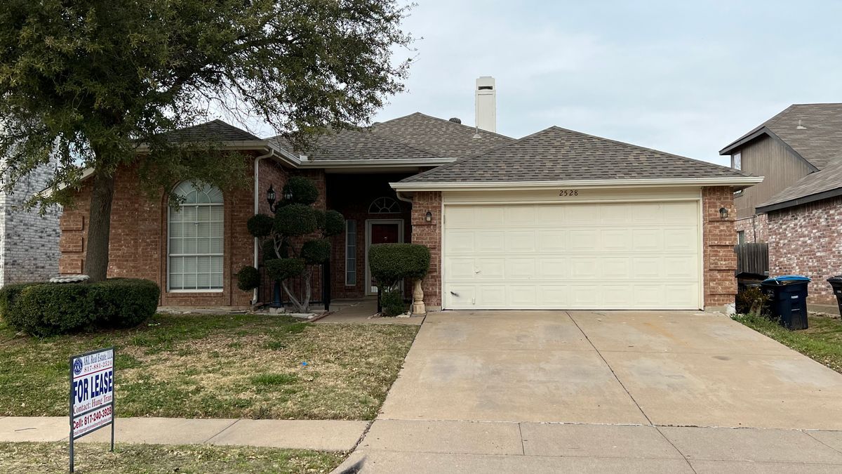 2528 Clovermeadow Dr in Fort Worth, TX - Building Photo