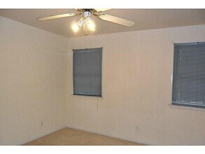 4829 Woodhurst Way in Stone Mountain, GA - Building Photo - Building Photo