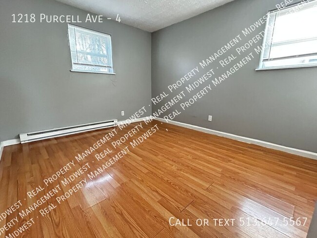 1218 Purcell Ave in Cincinnati, OH - Foto de edificio - Building Photo