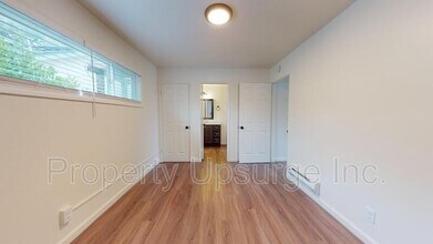 2405 Old Eureka Way in Redding, CA - Building Photo - Building Photo