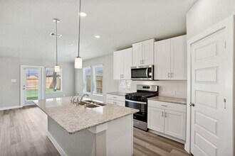 10516 Discovery Ln in Texas City, TX - Building Photo - Building Photo