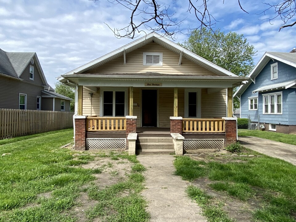 114 N Beard St in Danville, IL - Building Photo