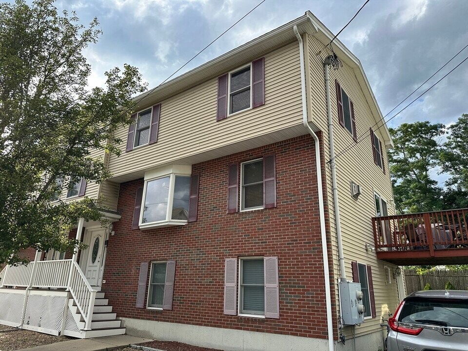 209 Adams St in Malden, MA - Building Photo