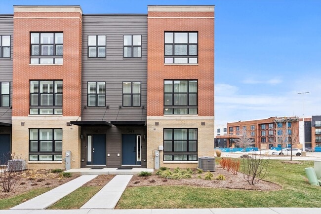 343 Summit Cir in Lombard, IL - Building Photo - Building Photo