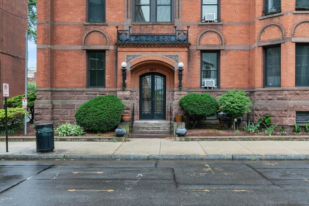 284 Orange St in New Haven, CT - Building Photo