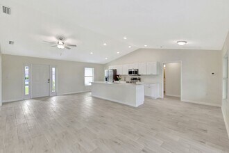 3809 NW 38th St in Cape Coral, FL - Building Photo - Building Photo