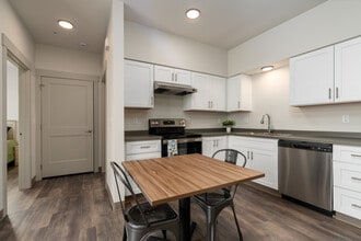 The Schralpenhaus in Ponderay, ID - Foto de edificio - Interior Photo
