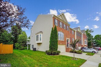 43328 Stonegarden Terrace in Brambleton, VA - Building Photo - Building Photo