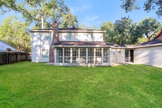 647 Mosswood Dr in Conroe, TX - Foto de edificio - Building Photo
