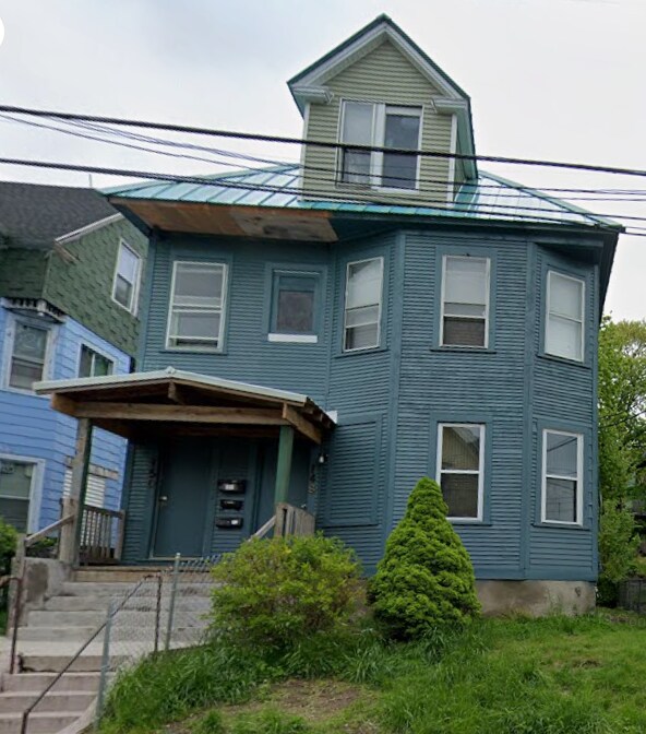 150 Chestnut Ave in Waterbury, CT - Building Photo